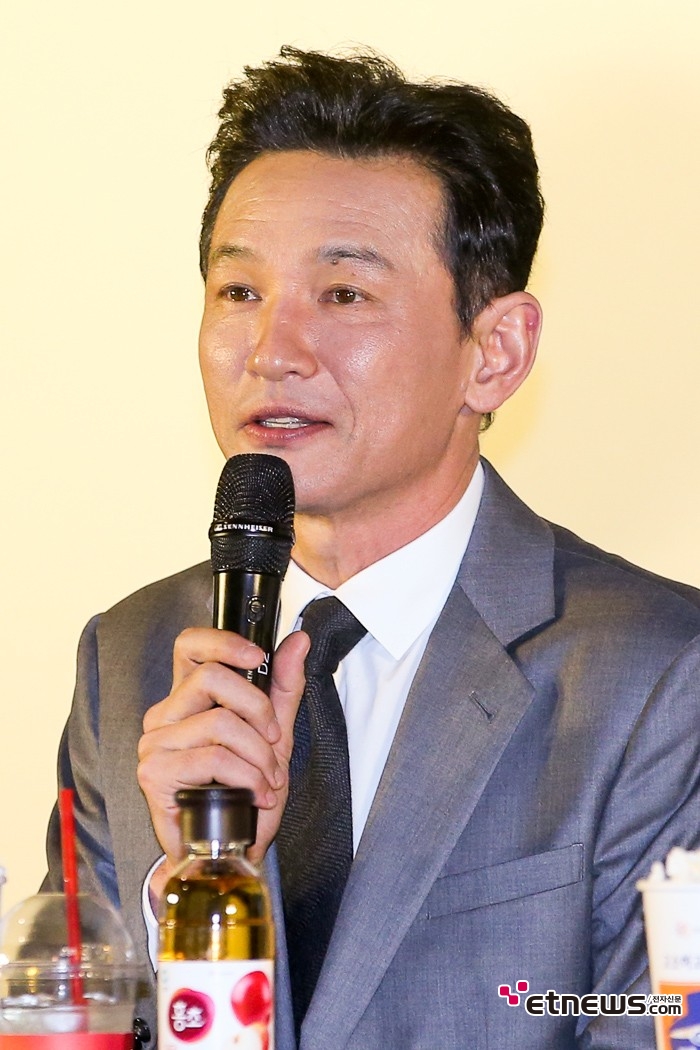 [ET포토] 황정민, '담담한 지난해 수상소감'