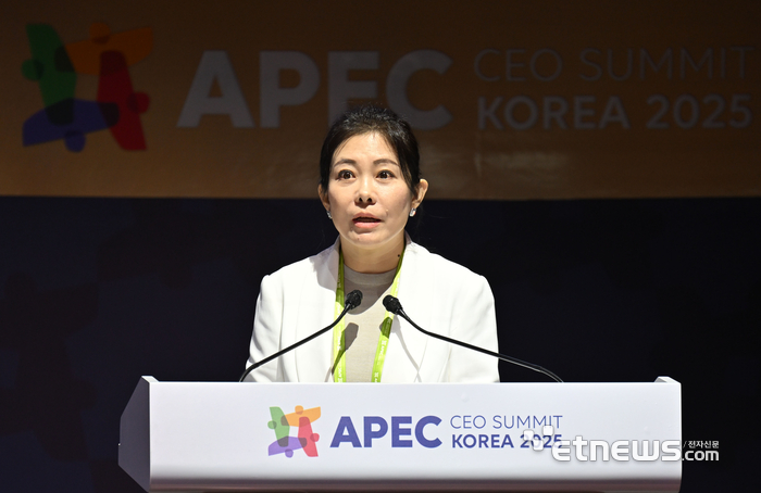 [포토] 대담 나누는 왕 쇼우 칼신미디어 편집장