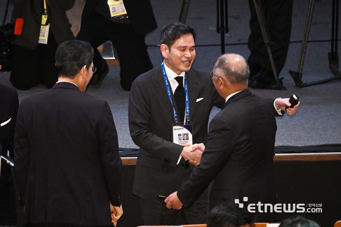 [포토] 인사 나누는 이재용-정용진-정의선