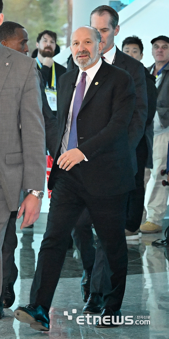 지난해 경주를 찾은 하워드 러트닉 미국 상무부 장관. 경주=이동근기자 foto@etnews.com