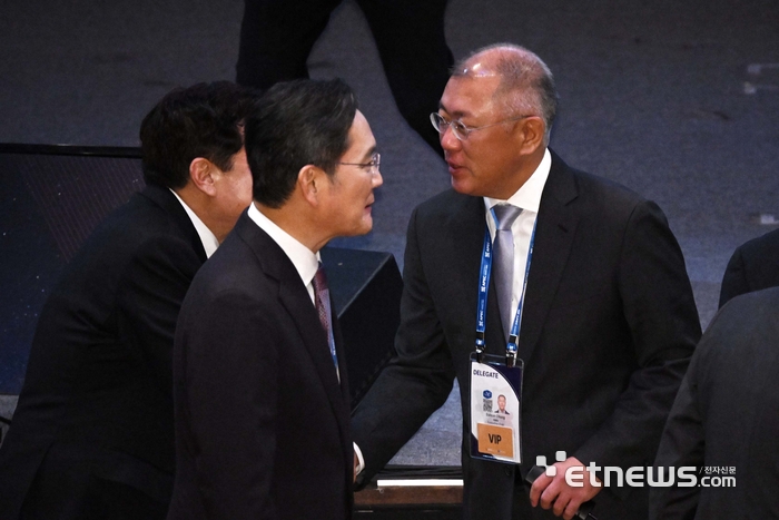 [포토] APEC CEO 서밋 참석한 이재용과 정의선