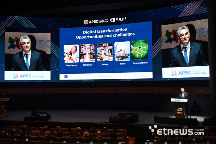 [포토] 세션 참여한 르노 드 바르부아 GS1 CEO