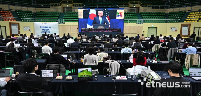 [포토] APEC CEO 서밋 정상 특별연설하는 트럼프