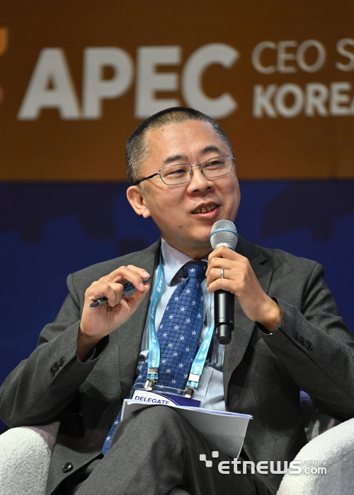 [포토] 대담 나누는 샌디 란 쉬 징동닷컴 CEO