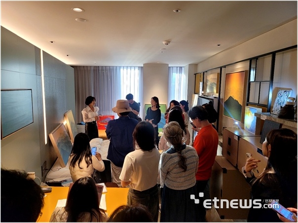 “예술과 혁신의 진동으로 강남을 깨우다”...'언노운바이브-더갈라' 아트페어 성료