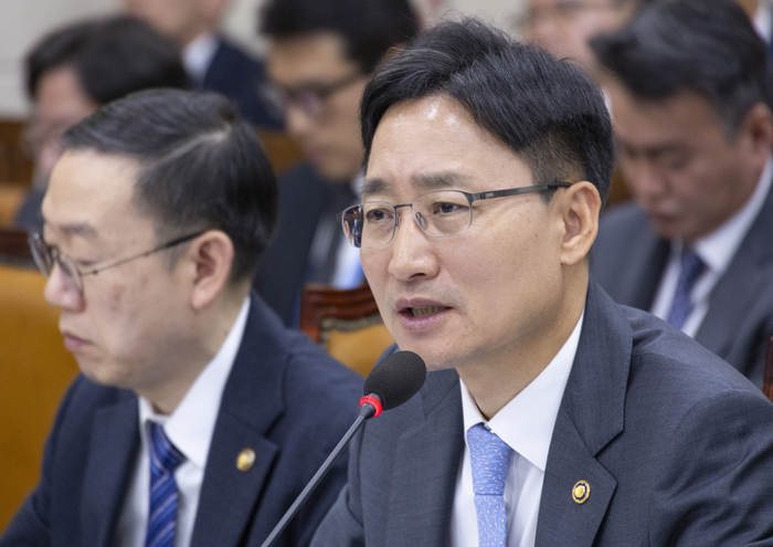 종합 국정감사에서 답변하는 임광현 국세청장     (서울=연합뉴스) 황광모 기자 = 임광현 국세청장이 29일 국회 기획재정위원회에서 열린 2025년 종합 국정감사에 출석해 의원 질의에 답하고 있다. 2025.10.29     hkmpooh@yna.co.kr (끝)