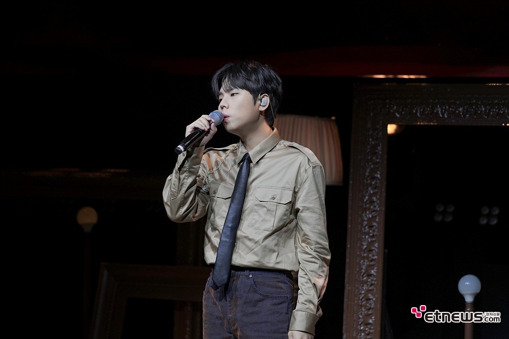 [ET포토] 정승환, '노래에 집중하는 모습'