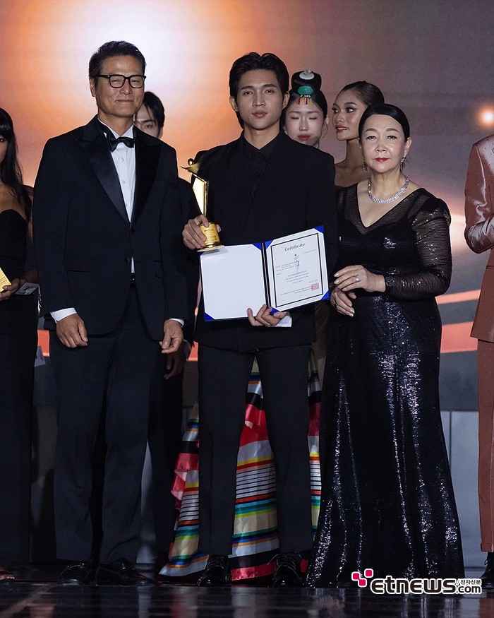 [ET포토] Thuta Aung, 아시아모델페스티벌 페이스오브아시아 위너상