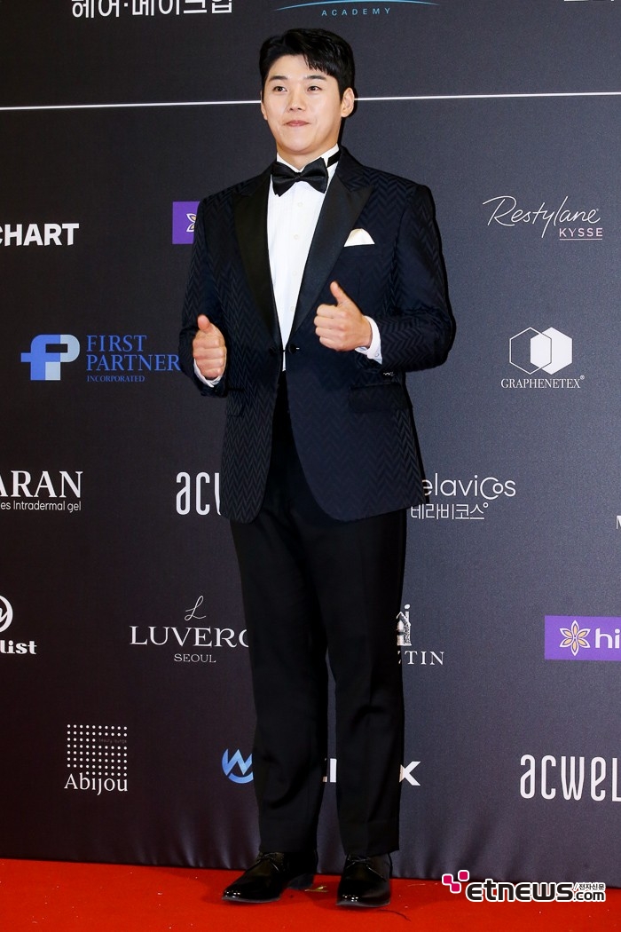 [ET포토] 권혁수, '깔끔한 턱시도핏'