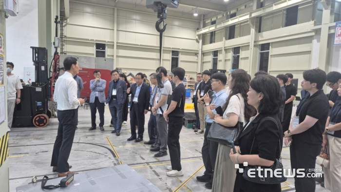 'AI, 공장으로 간다'…산단 AX 카라반, M.AX 확산 가속