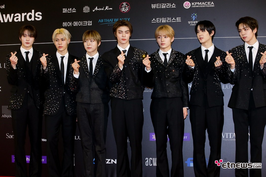 [ET포토] 누에리, '여심 사로잡는 하트'