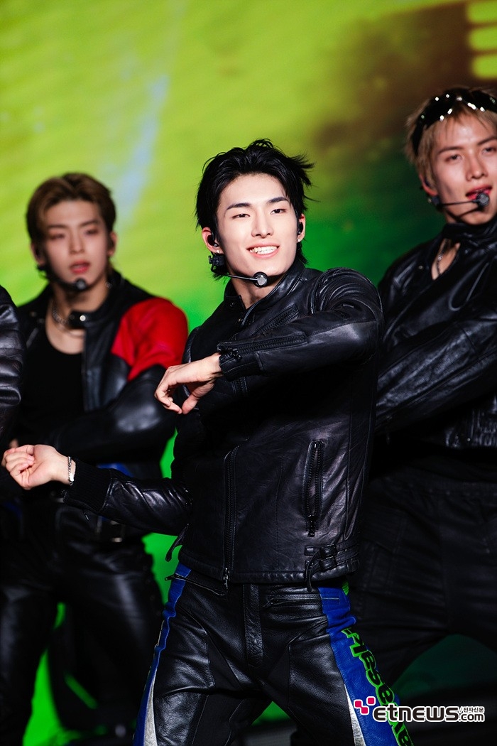 [ET포토] 82메이저 윤예찬, '격한 군무에도 안정적인 무대'