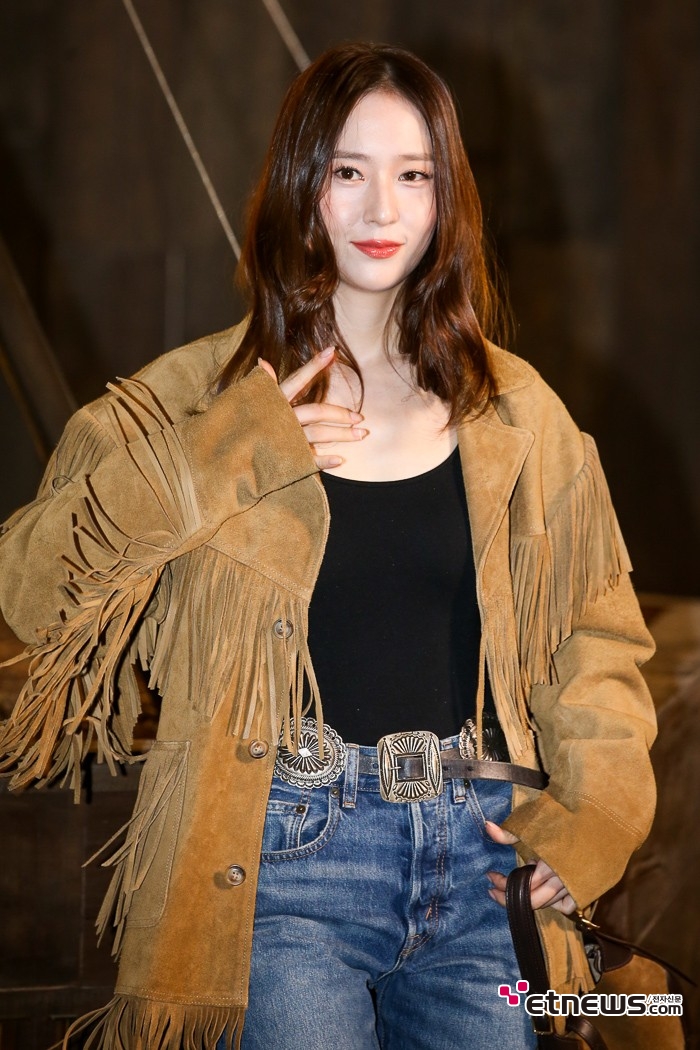 [ET포토] 정수정, '어깨가 넓어 보이는 패션'