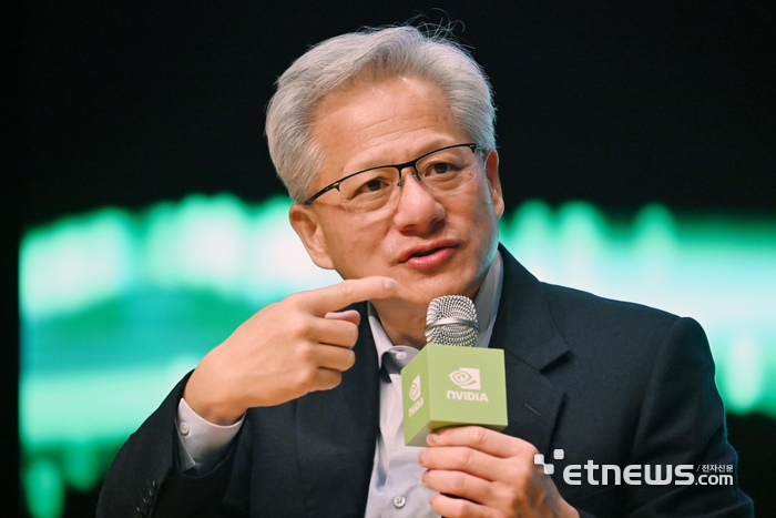 [포토] 기자간담회 답하는 젠슨 황