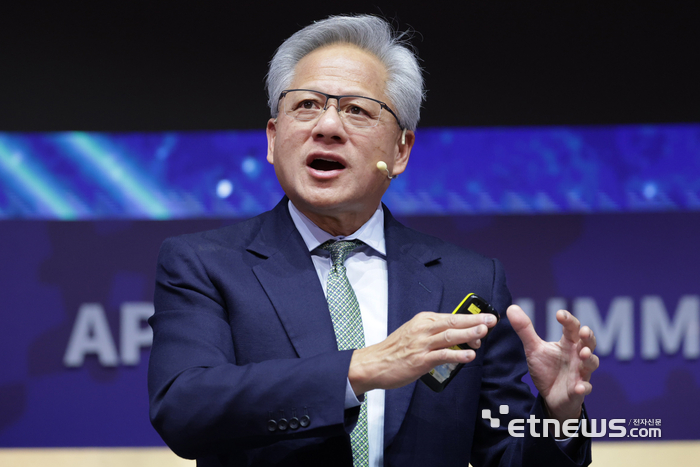 젠슨 황의 섬뜩한 경고…“AI 경쟁에서 중국이 미국에 승리할 것”