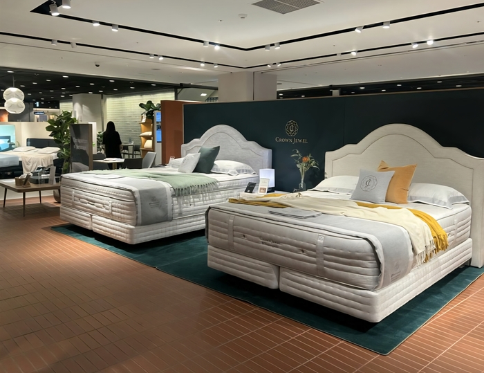 씰리침대가 롯데백화점 잠실점서 하이엔드 럭셔리 라인업 '크라운쥬얼' 출시 기념 팝업스토어를 오픈했다. 사진=씰리침대