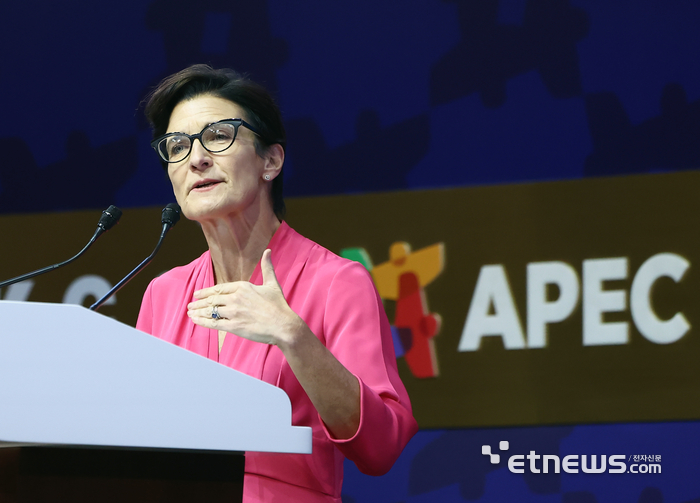 [포토] 연설하는 제인 프레이저 씨티그룹 이사회 의장