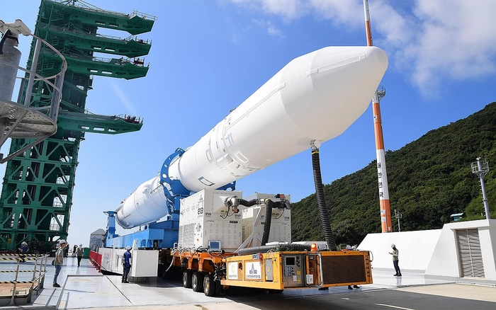 발사대로 옮겨지는 누리호 4차 비행모델 / 한국항공우주연구원