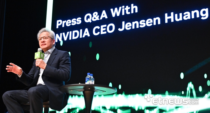 [포토] 답변하는 젠슨 황 엔비디아 CEO