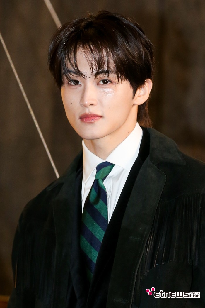 [ET포토] NCT 마크, '그윽한 시선으로 눈맞춤'