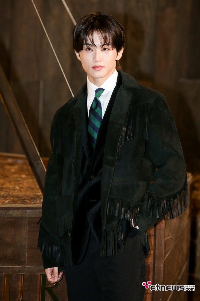 [ET포토] NCT 마크, '스트라이프 넥타이가 포인트'
