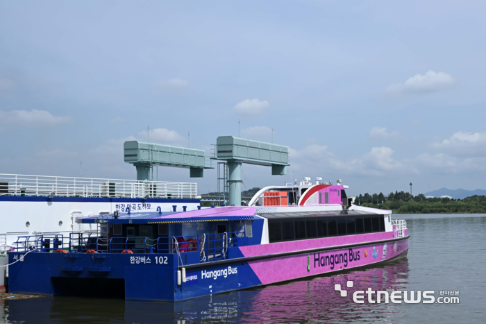 한강버스 운항 재개 첫날 3245명 탑승…“정시성 강화”