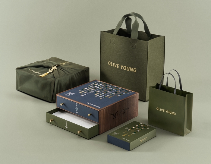 올리브영이 'APEC 2025 KOREA' 기간 제공한 각 회원 정상 공식 선물 'The Best K-Beauty Selection' 및 정부 대표단 등 기념품 이미지