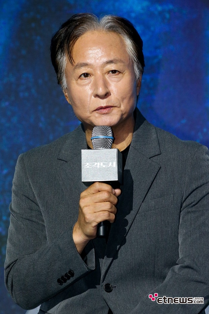 [ET포토] 김종수, '준수한 작품 선구안'