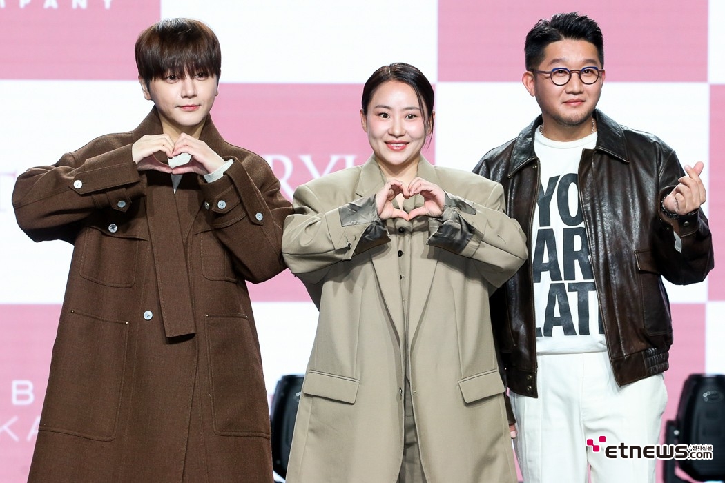 [ET포토] 어반자카파, '따듯함이 전달되는 하트'