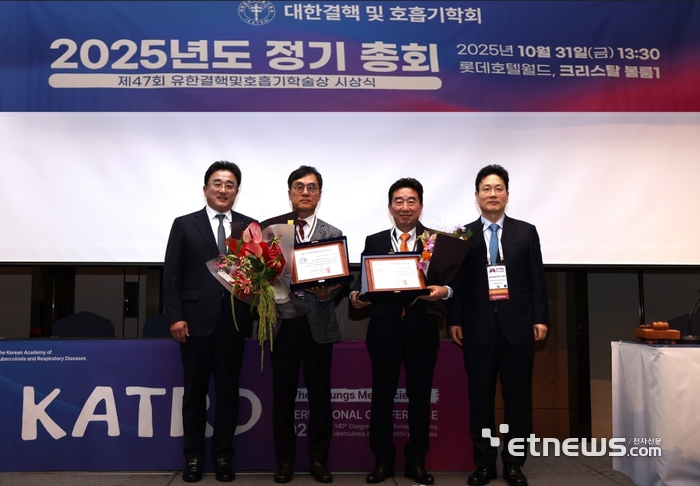 좌측부터 유한양행 유재천 부사장, 삼성서울병원 정만표 교수, 칠곡경북대학교병원 박재용 교수, 대한결핵 및 호흡기학회 안중현 회장