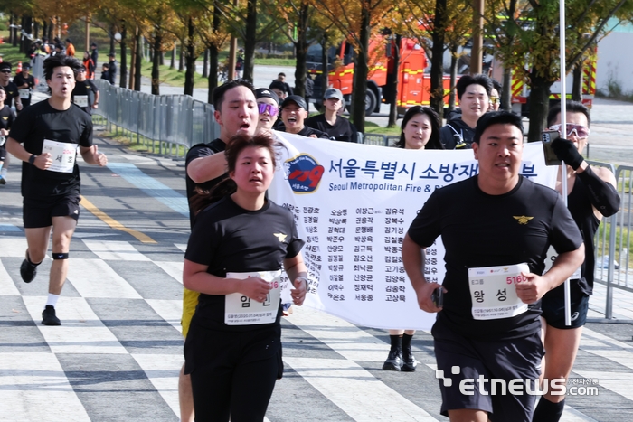 순직소방관 추모 마라톤 '119메모리얼런' 참가자들이 달리고 있다.