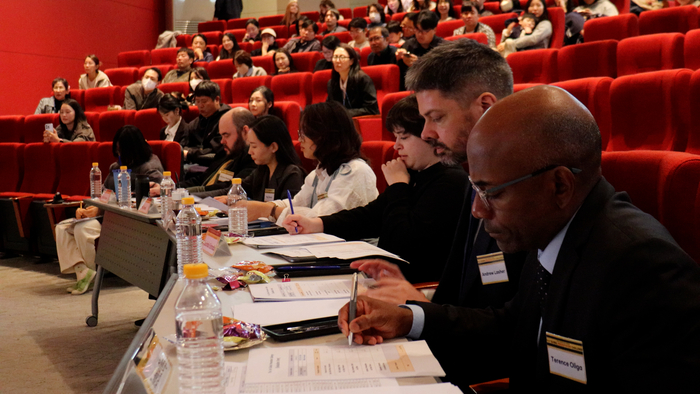 SUNY Korea 교수진이 참가 학생들의 발표를 심사하고 있다. (사진=우단우 PD)