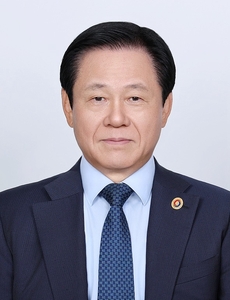 [ET시론] 인구절벽 시대의 새로운 성장엔진