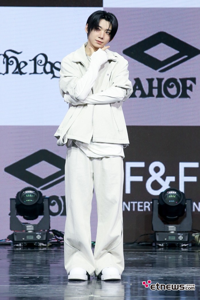 [ET포토] 아홉 박한, '빛이 나는 메인보컬'