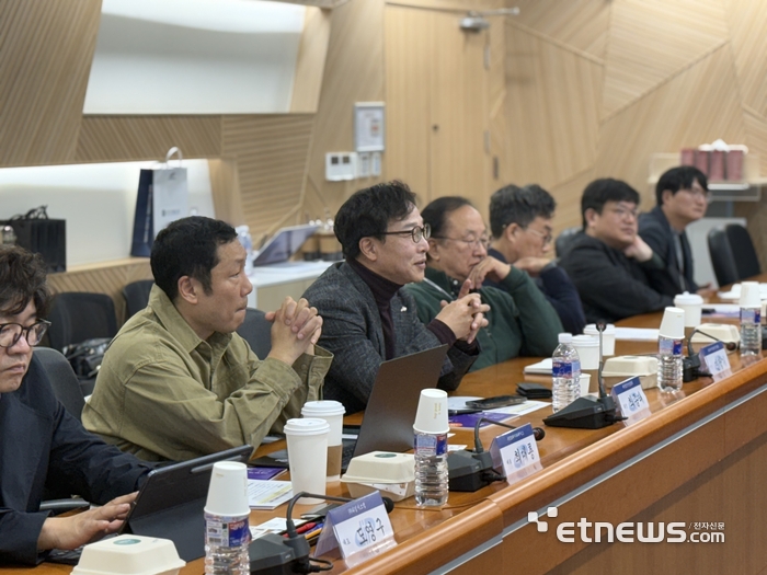 미라콤아이앤씨와 대경ICT산업협회 회원사들이 회의를 열고, 다양한 협력방안을 논의하고 있다.