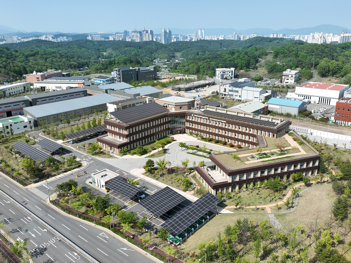 한국에너지기술연구원은 5일 울산에서 차세대 이차전지 상용화 지원센터 개소식을 열었다. 사진은 센터 전경.