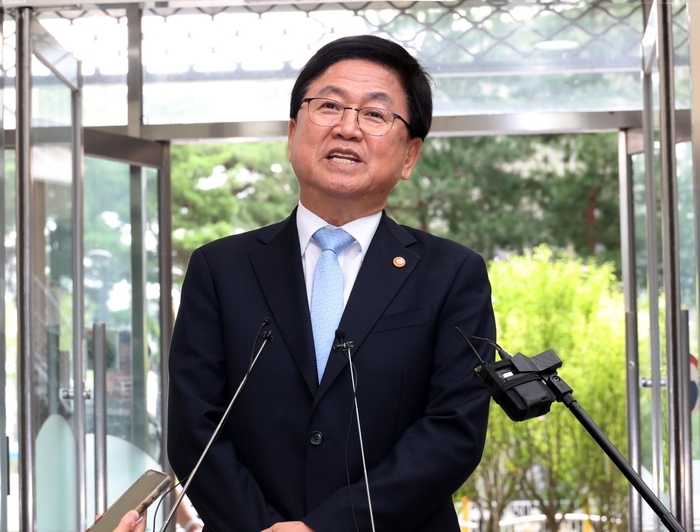 [에듀플러스]강주호 교총회장, 최교진 교육부 장관 만나 “교권 보호·정치기본권 보장 돼야”