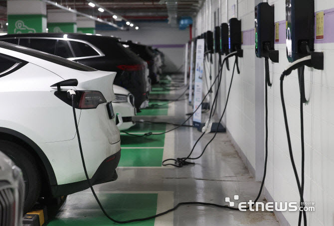 [데스크라인]'전기차 캐즘', 언제까지