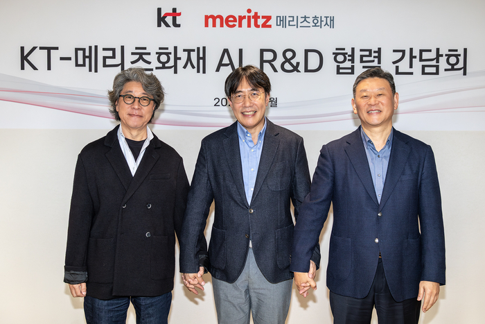(왼쪽부터)KT 기술혁신부문장 오승필 부사장, 메리츠화재 경영지원실장 선욱 부사장, KT Enterprise부문장 안창용 부사장