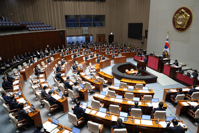 與 “韓 경제에 대한 신뢰 형성” 野 “美에 매년 현금투자하면 공황와”