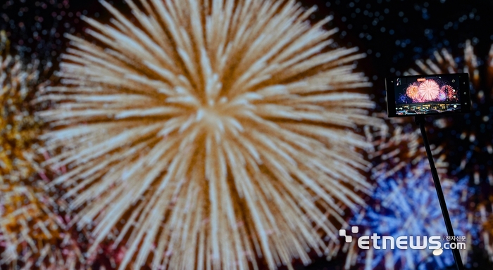 [포토] 신세계스퀘어 연말 미디어아트 공개