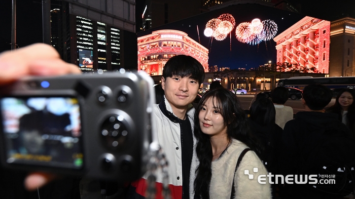 [포토] 신세계스퀘어 연말 미디어아트 공개