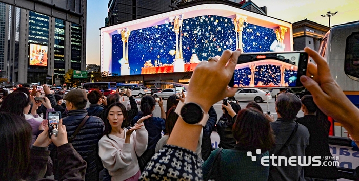 [포토] 신세계스퀘어 연말 미디어아트 공개