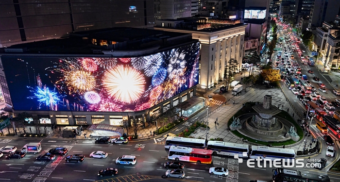 [포토] 신세계스퀘어 연말 미디어아트 공개