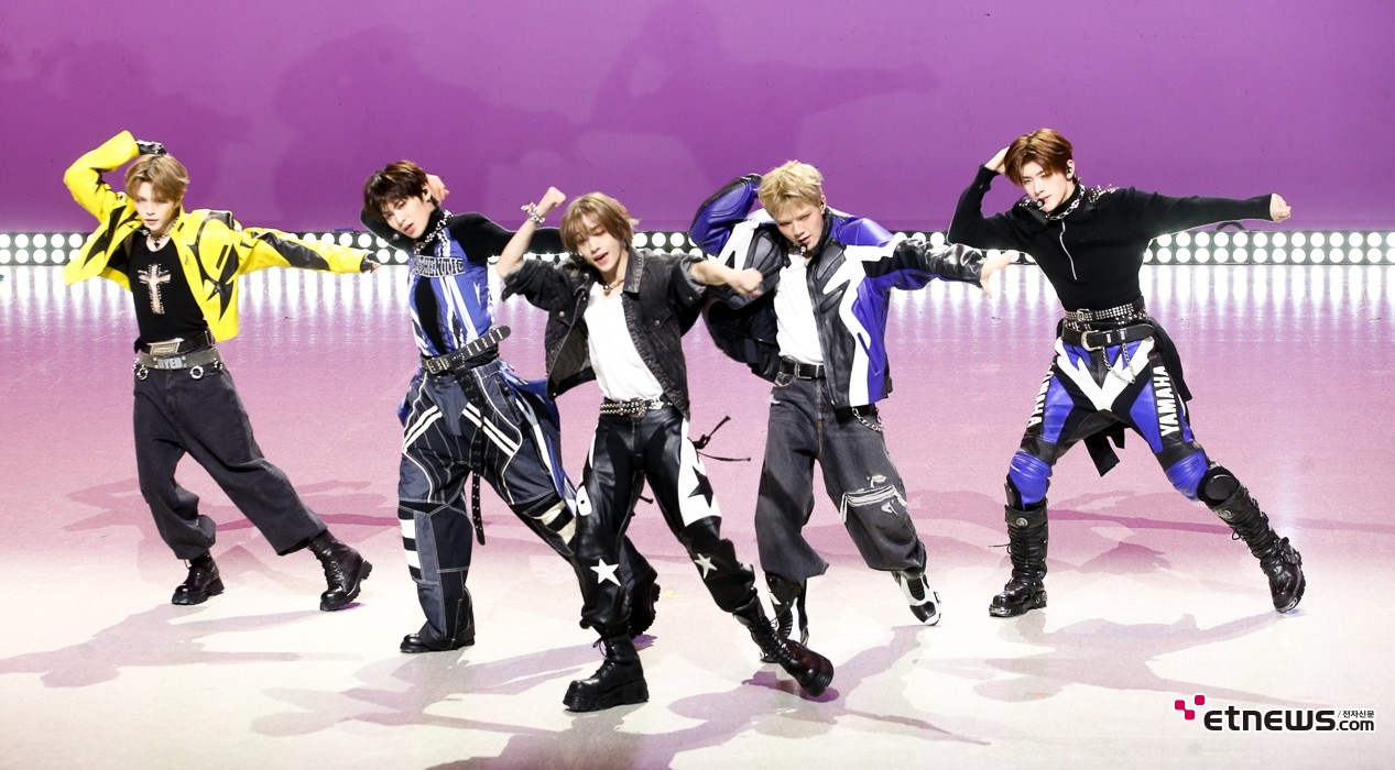 [ET포토] 엠빅, '데뷔의 꿈 이루었어요'