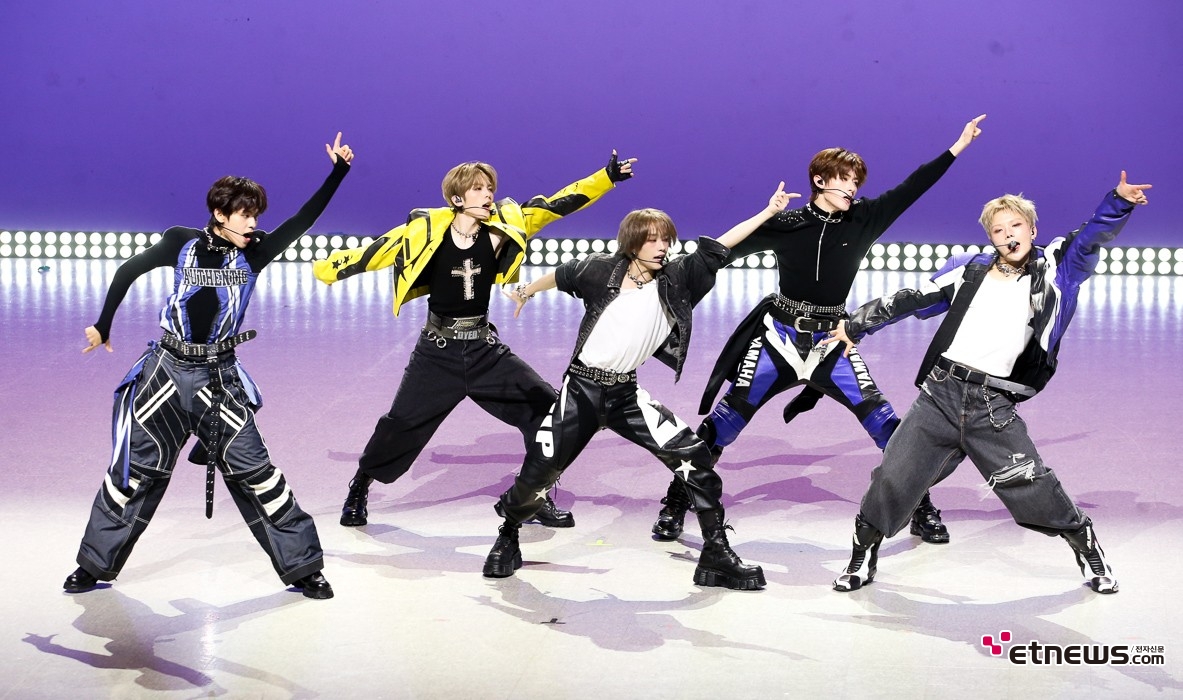 [ET포토] 엠빅, '좌우를 찌르며'