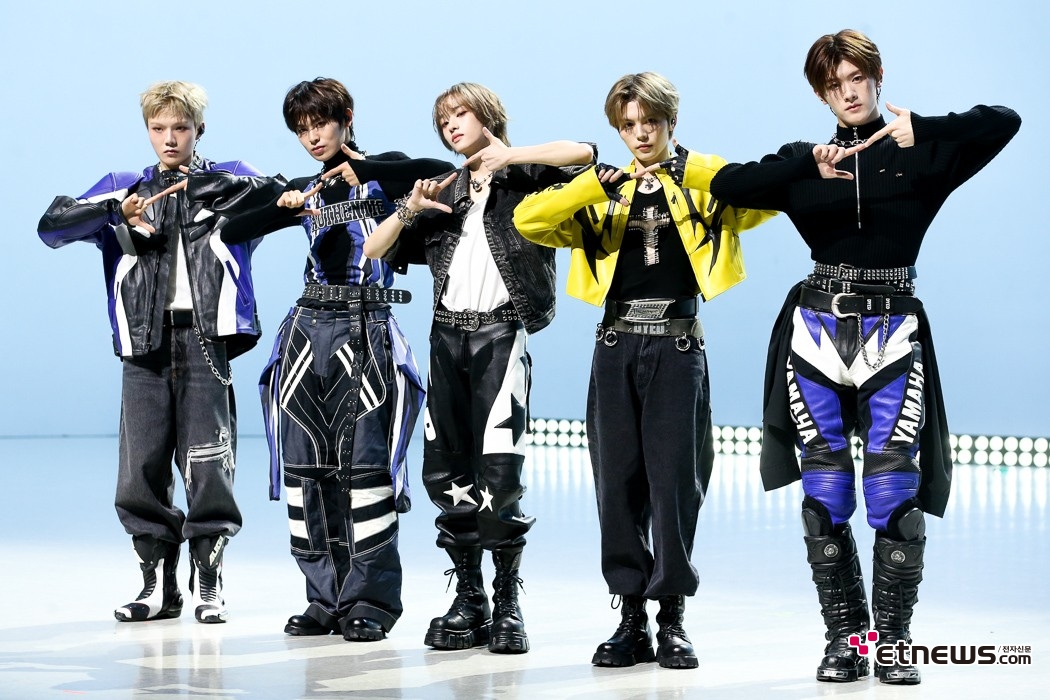 [ET포토] 엠빅, '시그니처 안무 포인트'