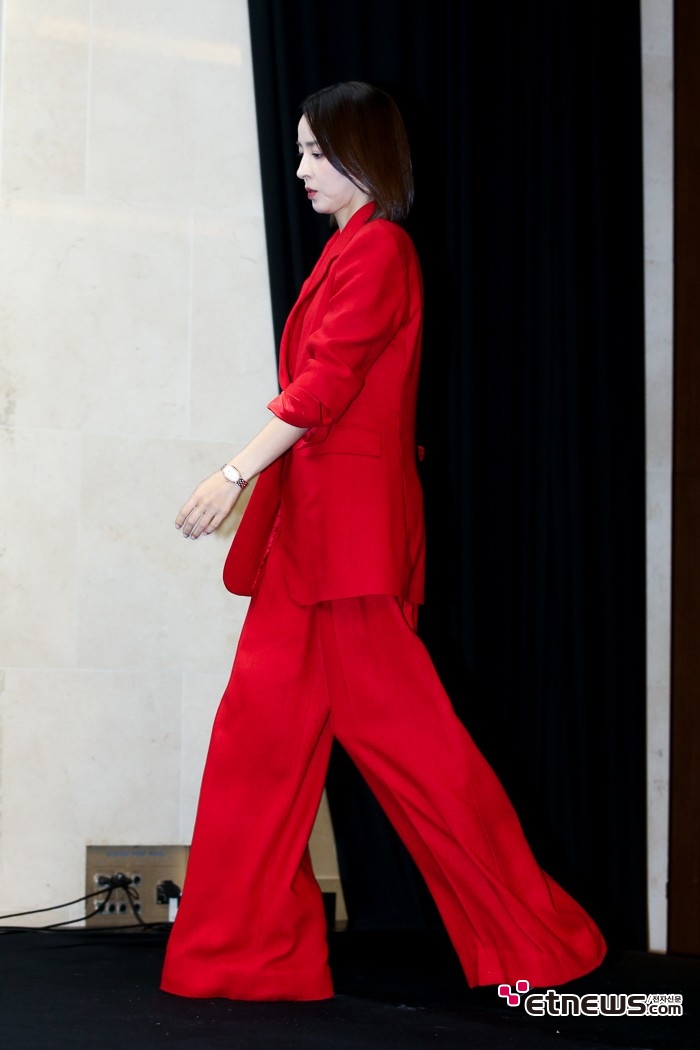 [ET포토] 한혜진, '와이드 팬츠로 엄청난 신발을 감추고'