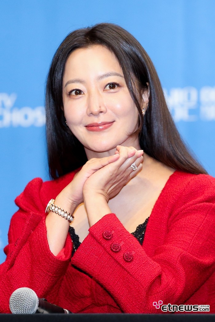 [ET포토] 김희선, '여전히 빠져드는 밝음과 맑음'