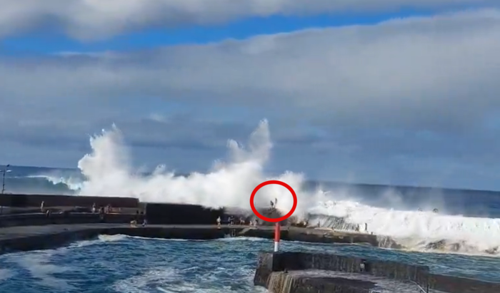 스페인 휴양지에 '4m 괴물파도'… 3명 사망·15명 부상